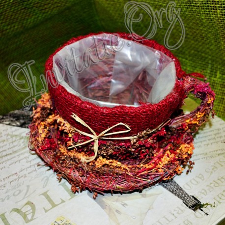 Cosulet din floricele rosii(cana de ceai)