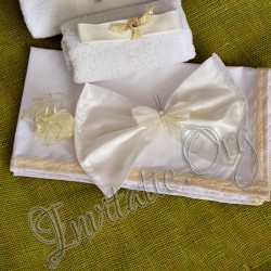 Trusou de botez cu fluturas alb