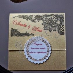 Invitatie eleganta aurie cu model vintage